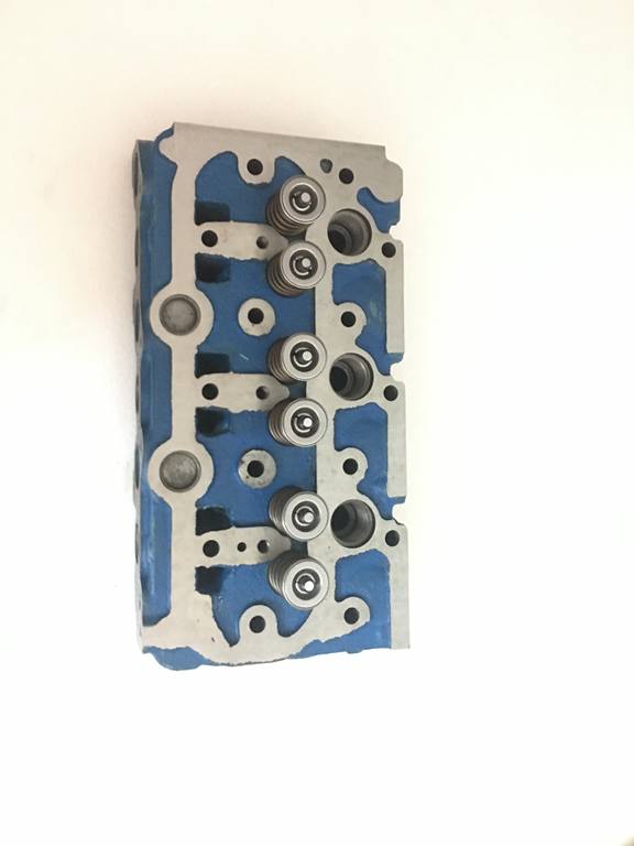 Fabricado para Kubota D750 D750-B Motor B5200D B5200E B7100 Tractor - Cabeza de cilindro diesel completa &amp; Juego de junta completa 15554-03043 15371-03044 15371-03040 15371-03047 1555403043 1537103044 1537103040 1537103040 1537103047 B5200D,B5200E,B71