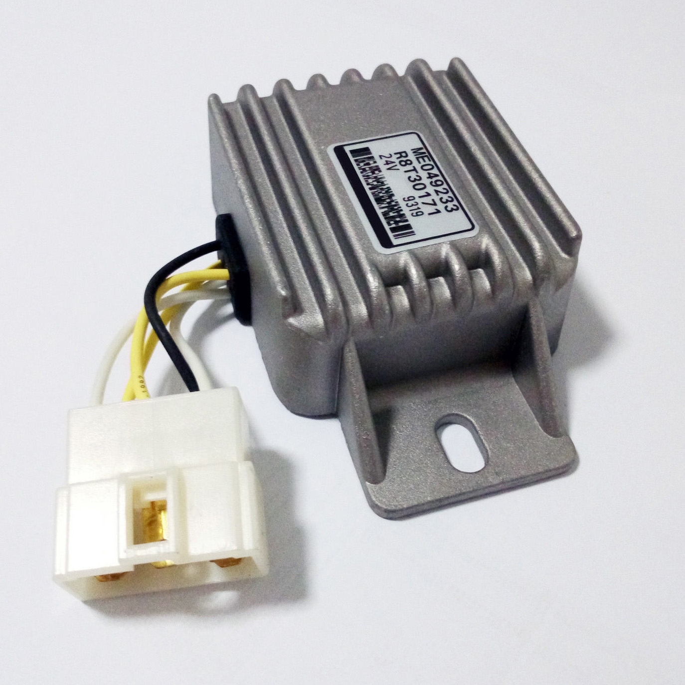 Construido para combinar Kobelco Excavador K909LC K916 K916LC MD450BLC SK220 SK220LC 24V - Regulador Relay ME049233 K909LC,K916,K916LC,MD450BLC,SK220,SK220LC